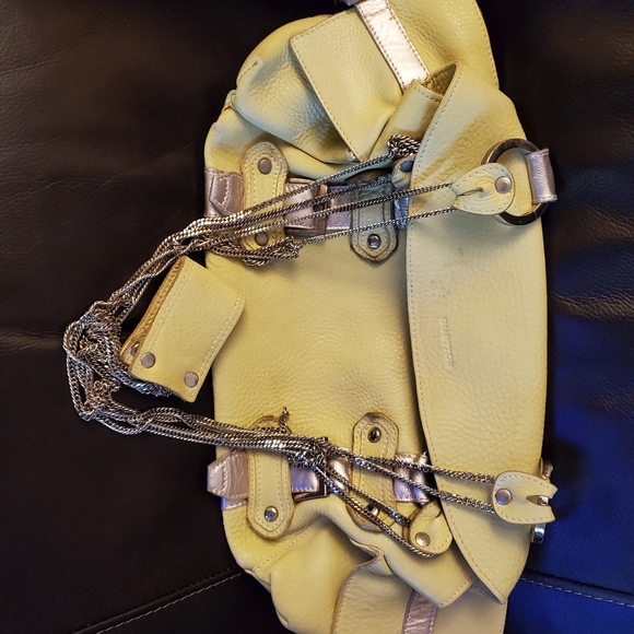 Gustto Pebble Leather Handbag in Light Green - Picture 4 of 13